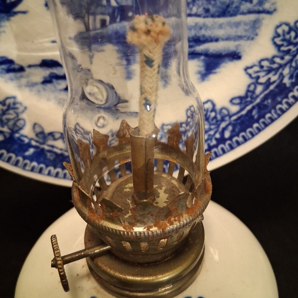 Vint'g 1955-68 Blue & White Japan Porcelain Oil Lamp w/Chimney & Matching Plate - Picture 11 of 13